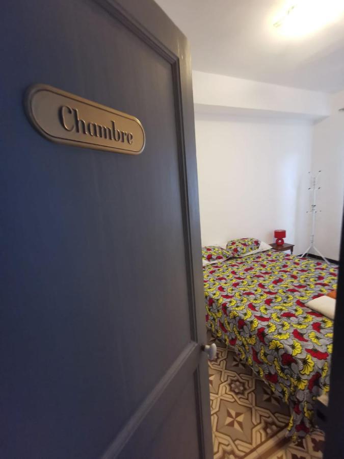 Petit Appart Entier Au Coeur Des Remparts - Netfix Et Connection Fibre Gratuits Carpentras Exterior photo